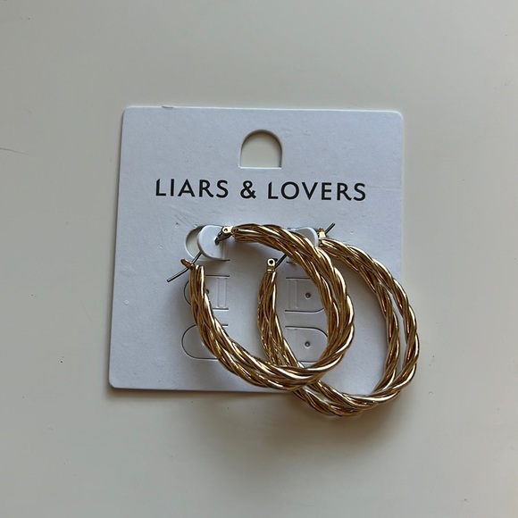 Liars & Lovers Earring Oval Shape - Picture 2 of 3